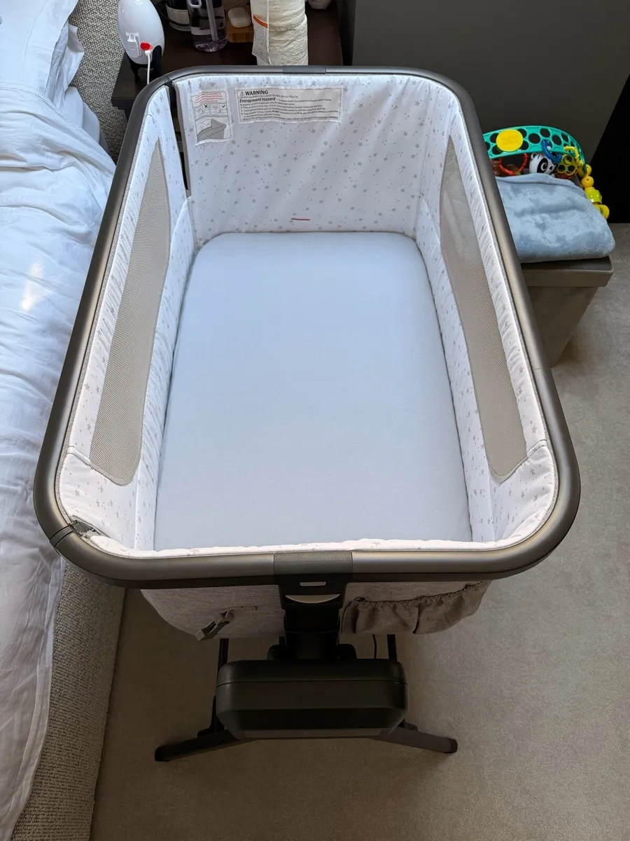 Baby Elegance Co-Glide Electric Bedside Crib - Image 1