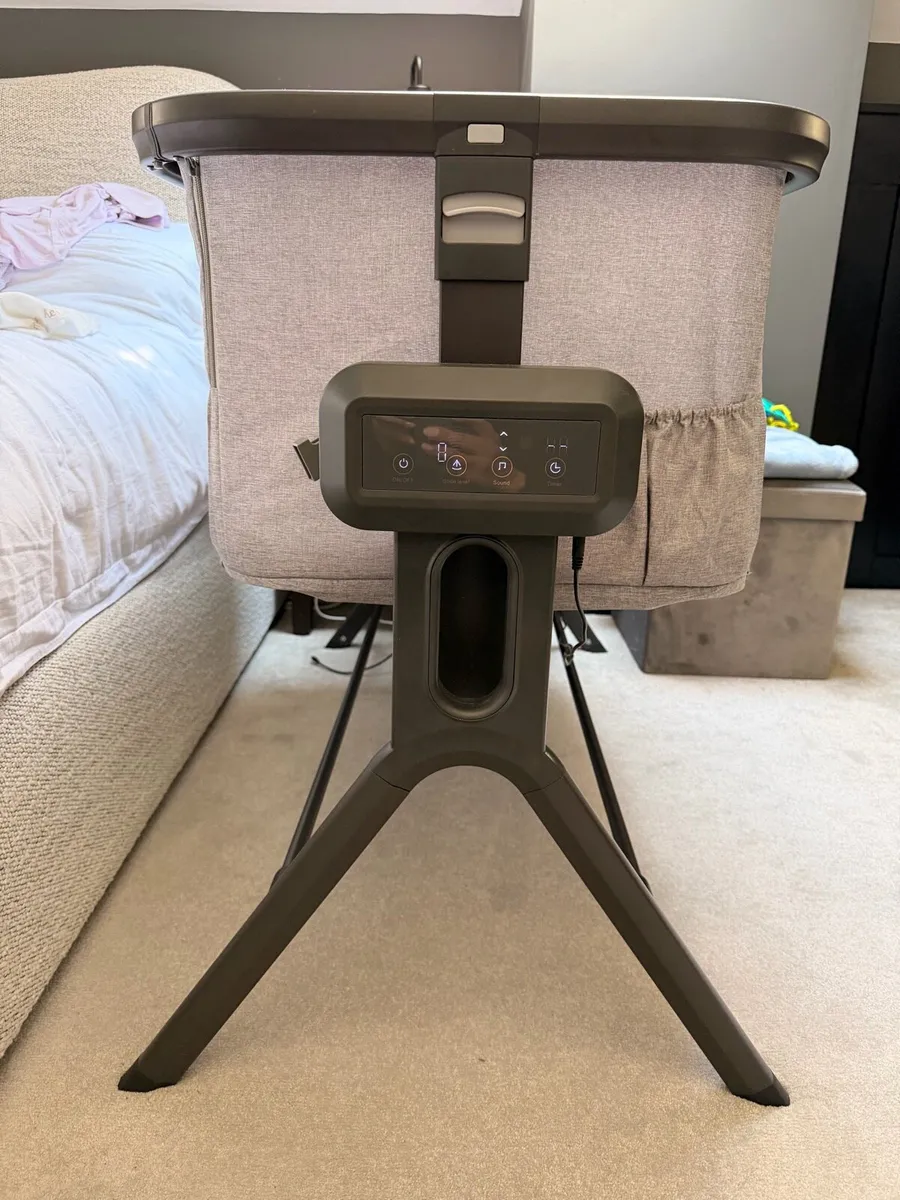 Baby Elegance Co-Glide Electric Bedside Crib - Image 2