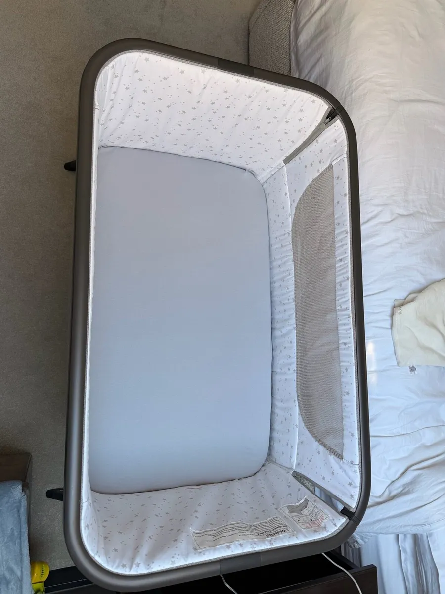 Baby Elegance Co-Glide Electric Bedside Crib - Image 3