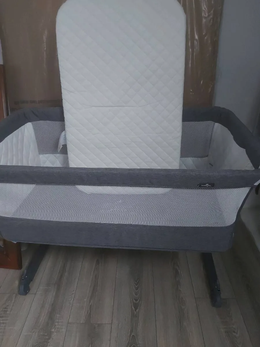 Next to me - Image 2