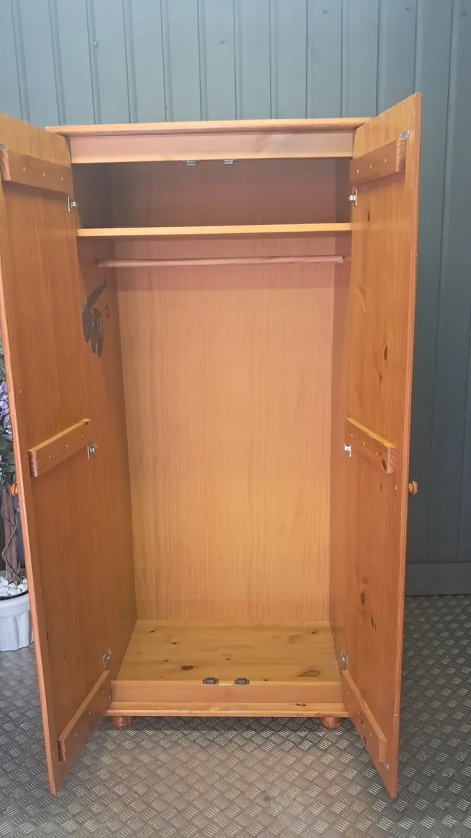 Bedroom furniture - Image 4