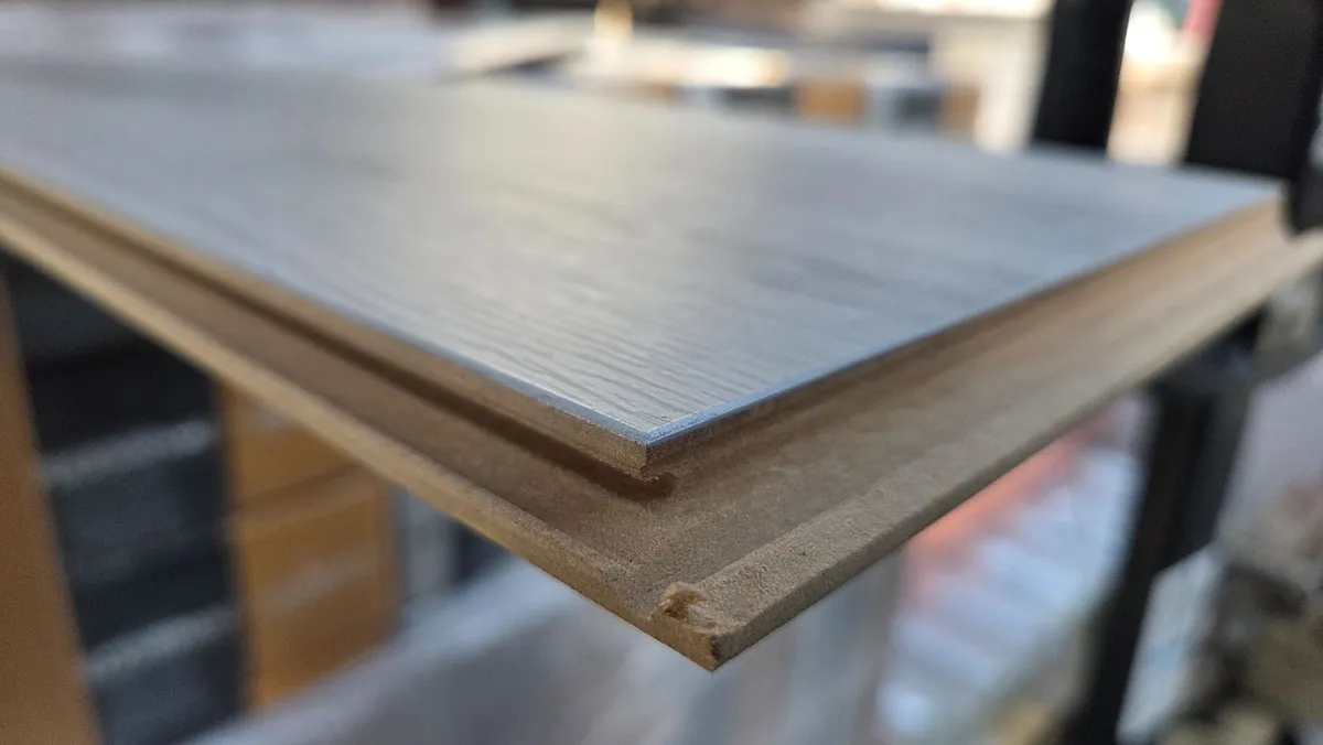 Pallet of 12mm samson grey click flooring - Image 2