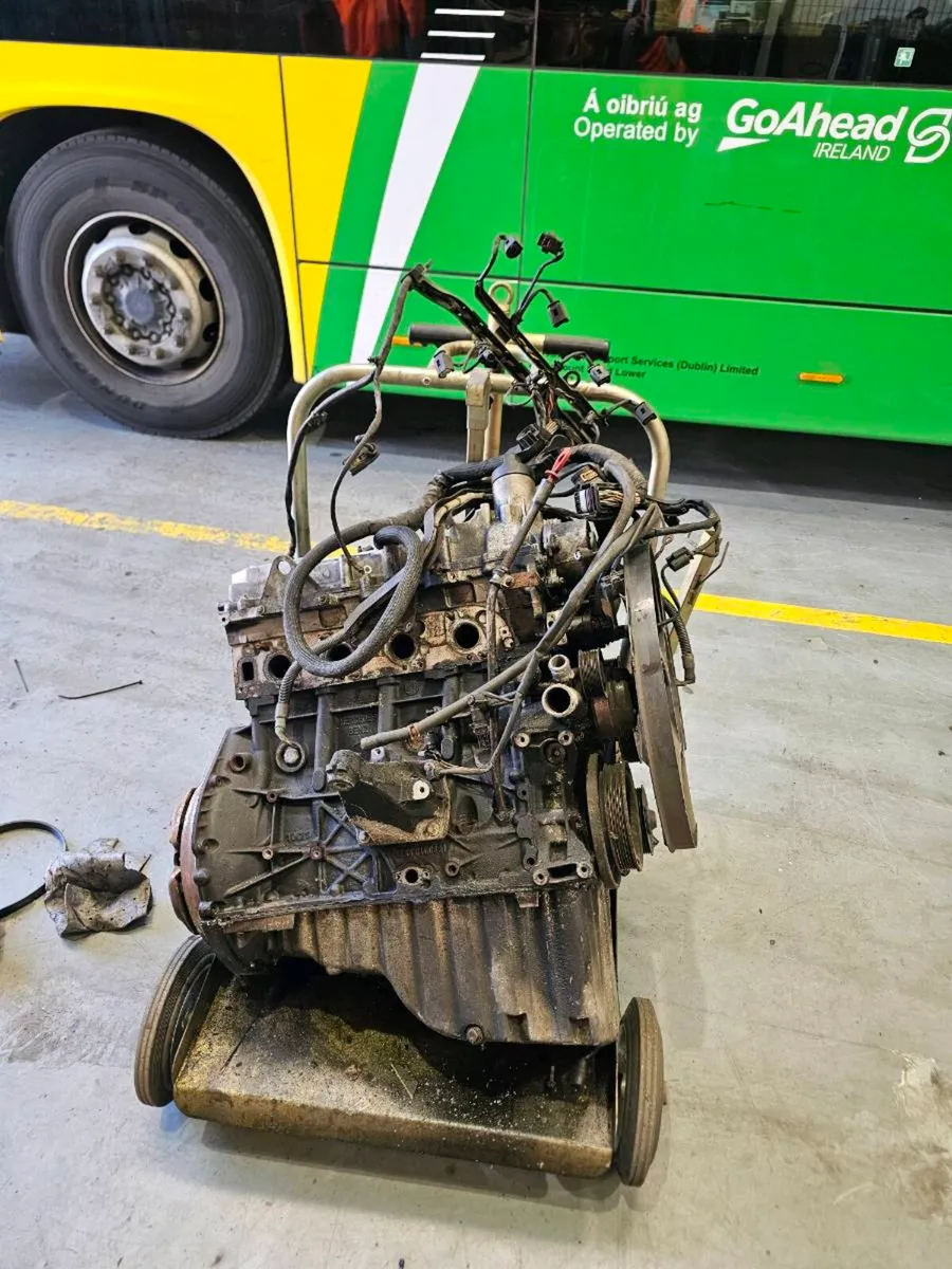Sprinter engine OM646 (needs work) - Image 1