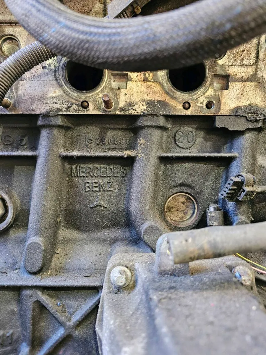 Sprinter engine OM646 (needs work) - Image 2