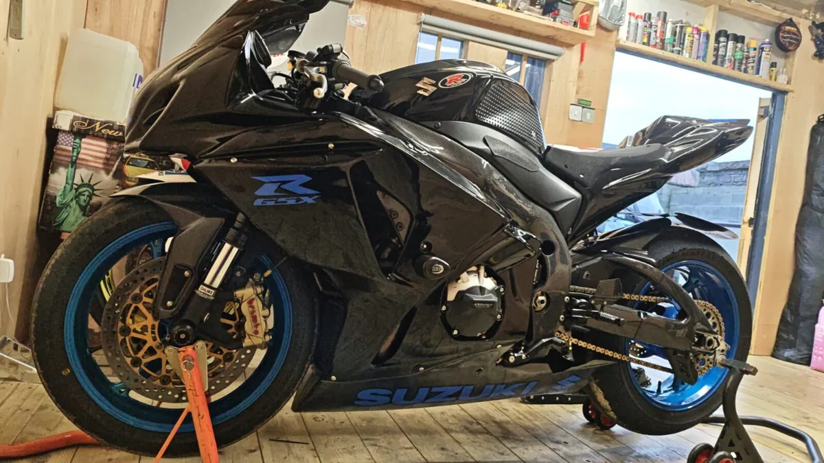 Suzuki gsxr 1000 track bike - Image 1