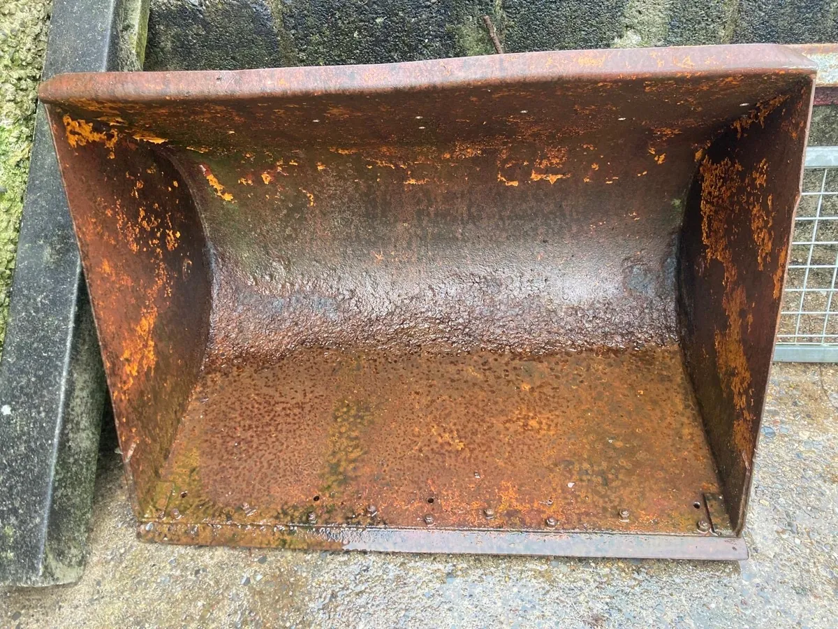 4ft Loader Bucket - Image 1