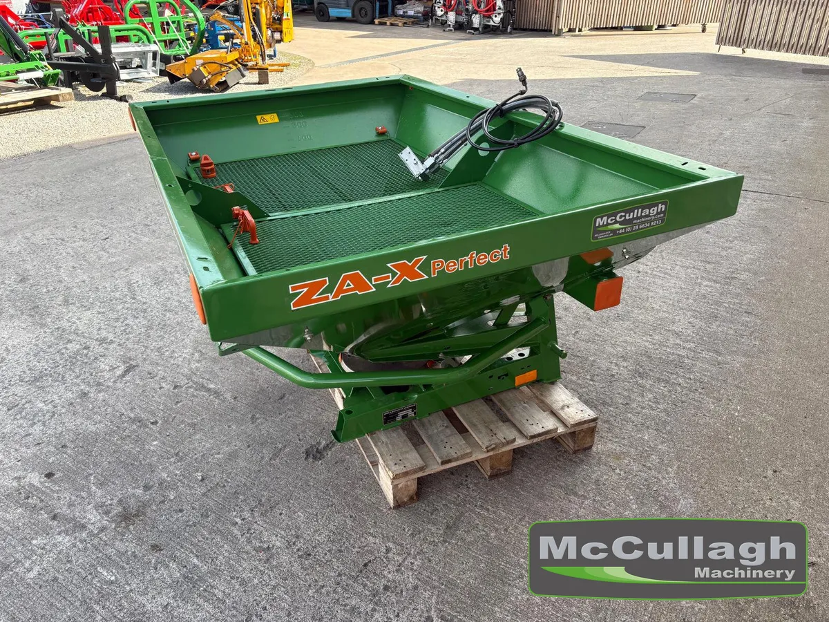 Amazone 902 Twin Spinner Fertiliser Sower - Image 3
