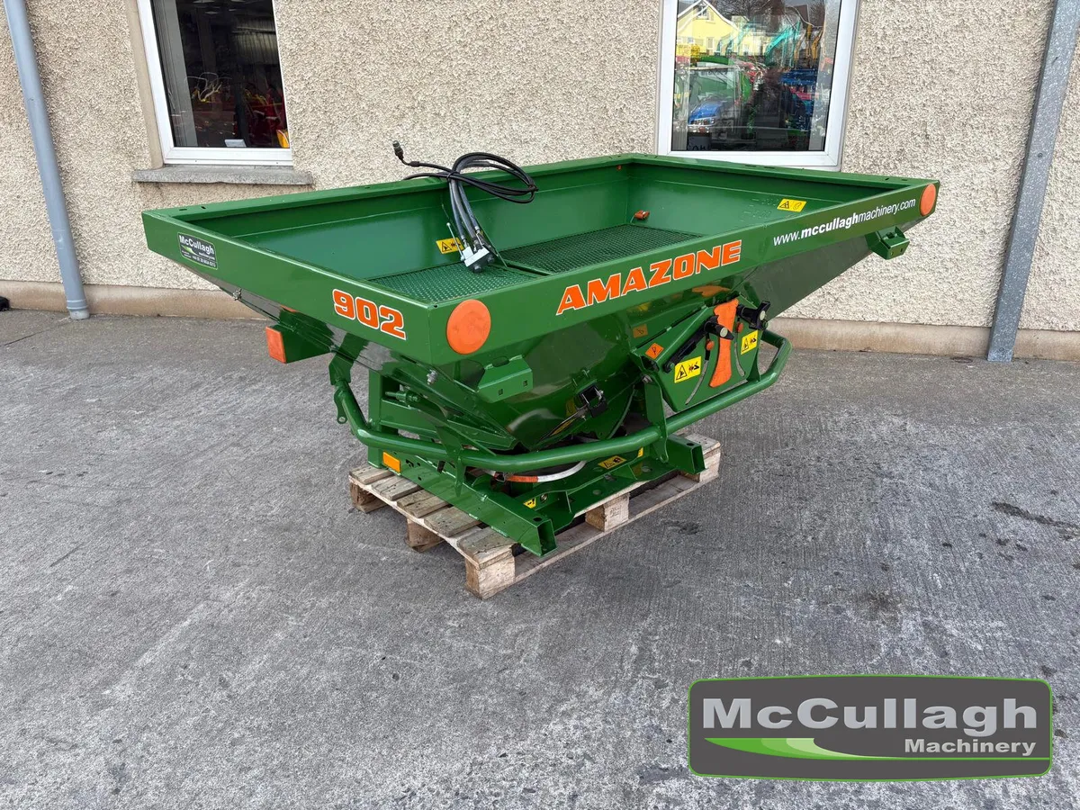Amazone 902 Twin Spinner Fertiliser Sower - Image 1