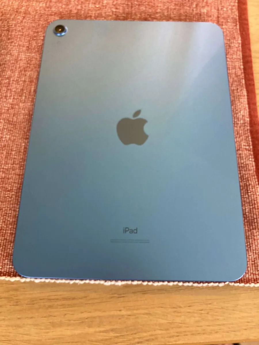 Apple iPad 10th Gen 64GB Wi-Fi + Keyboard Case - Image 2