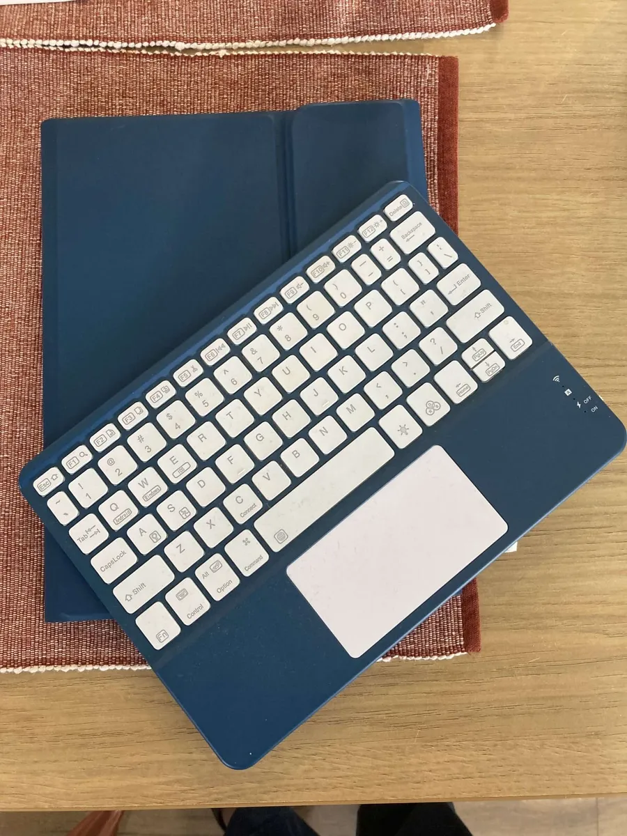 Apple iPad 10th Gen 64GB Wi-Fi + Keyboard Case - Image 3