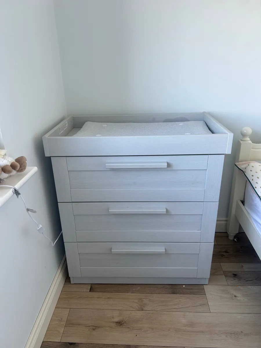 Chest of drawers - Image 2