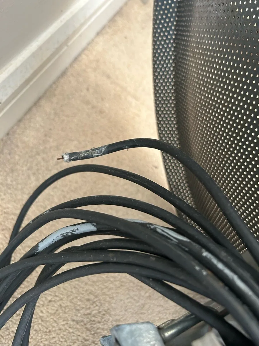 Satellite dish with LNB - Image 4