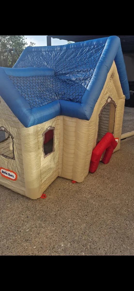 Little tikes inflatable cabin - Image 1