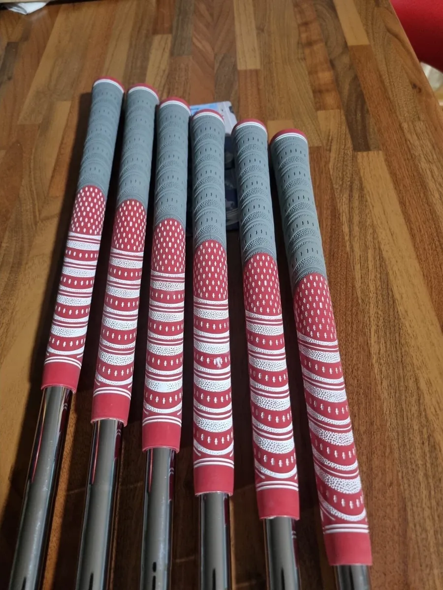 Taylormade Sim2 irons - Image 2