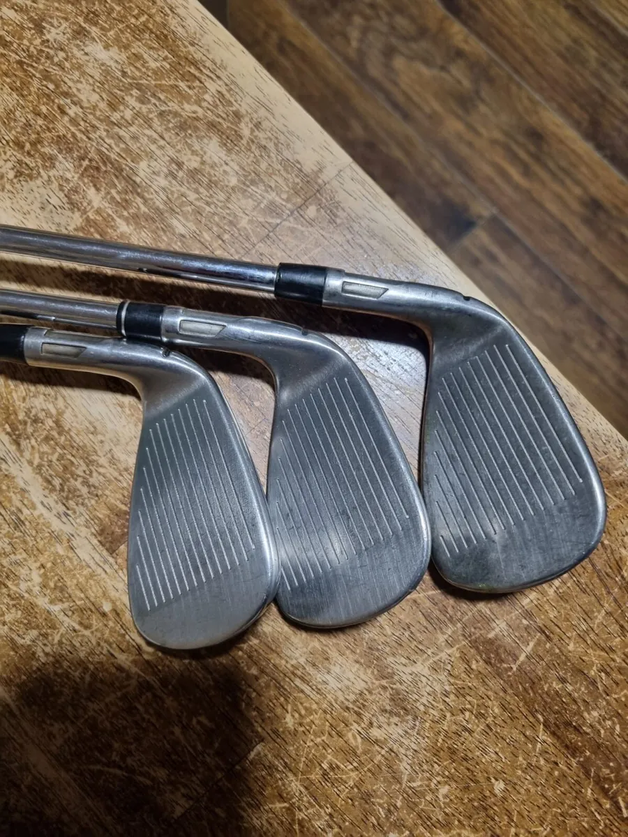 Taylormade Sim2 irons - Image 1