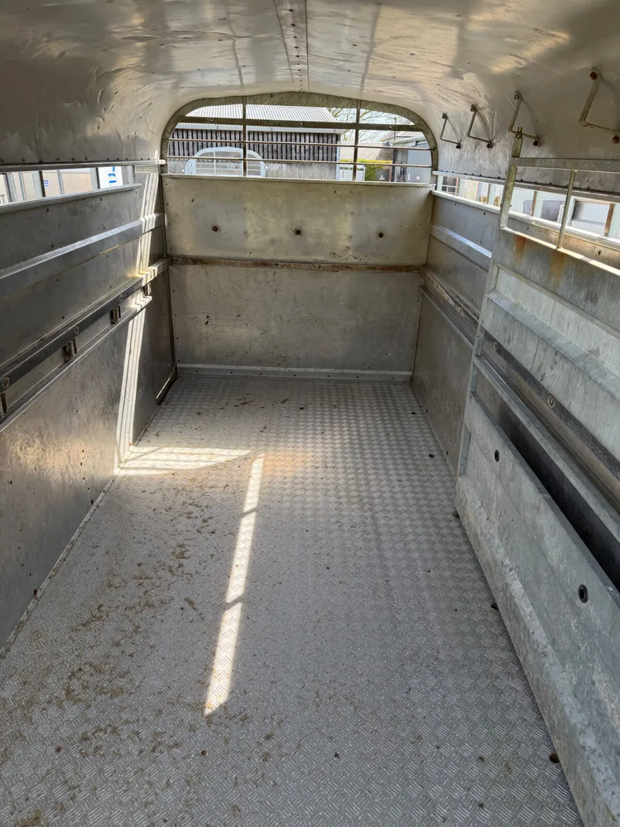 Nugent livestock trailer - Image 3