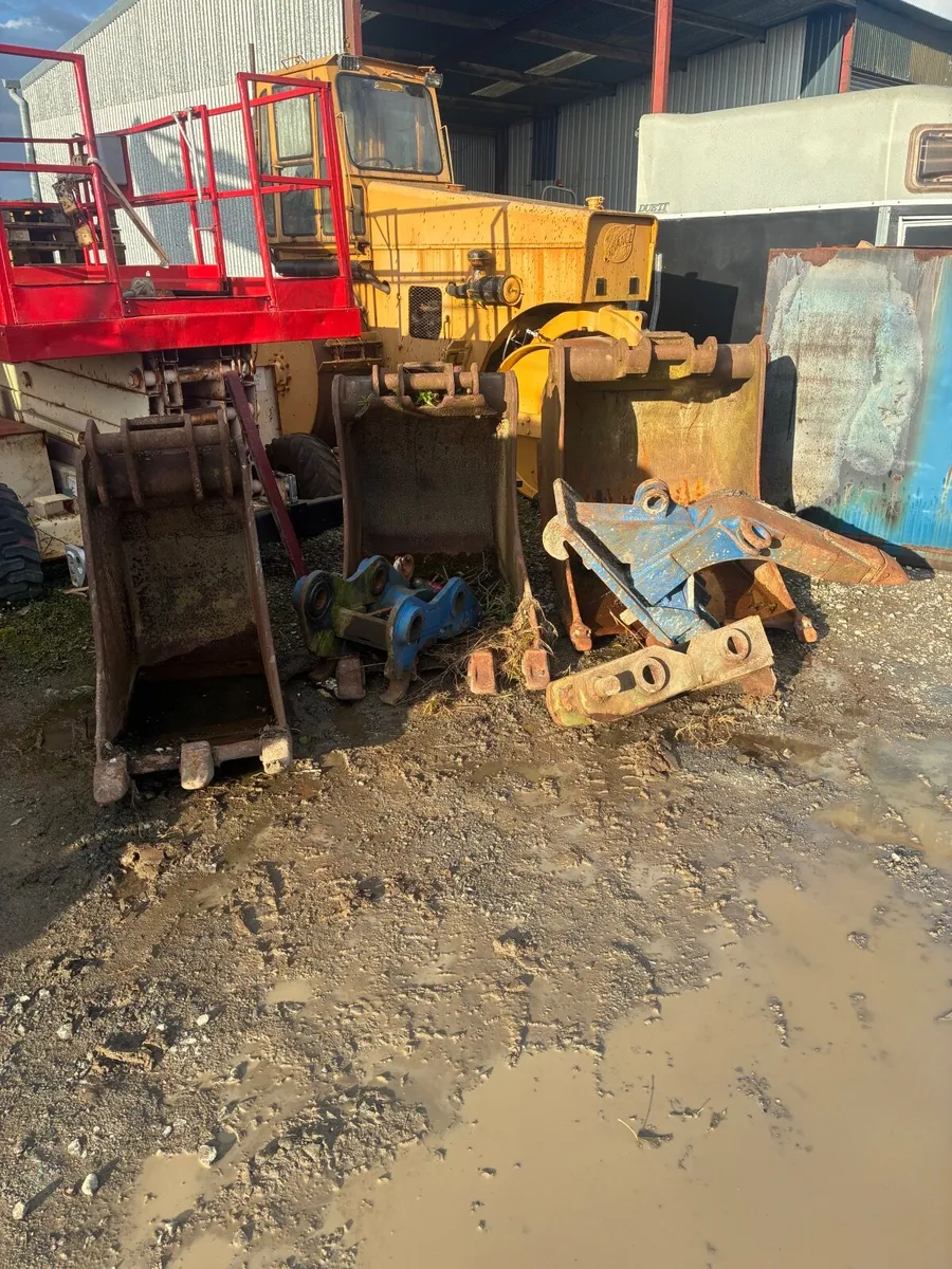 80mm hitch plus buckets - Image 1