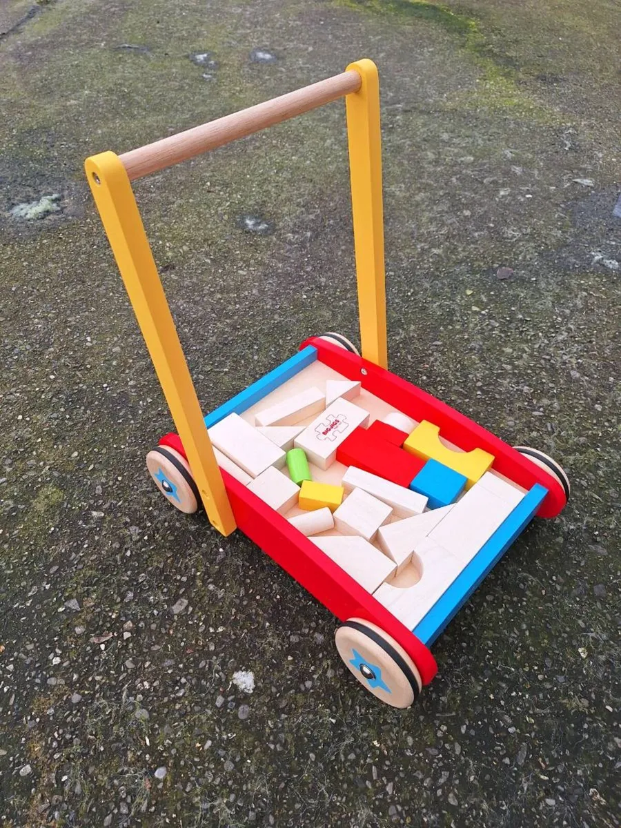 Bigjigs baby walker with wooden blocks - Image 2