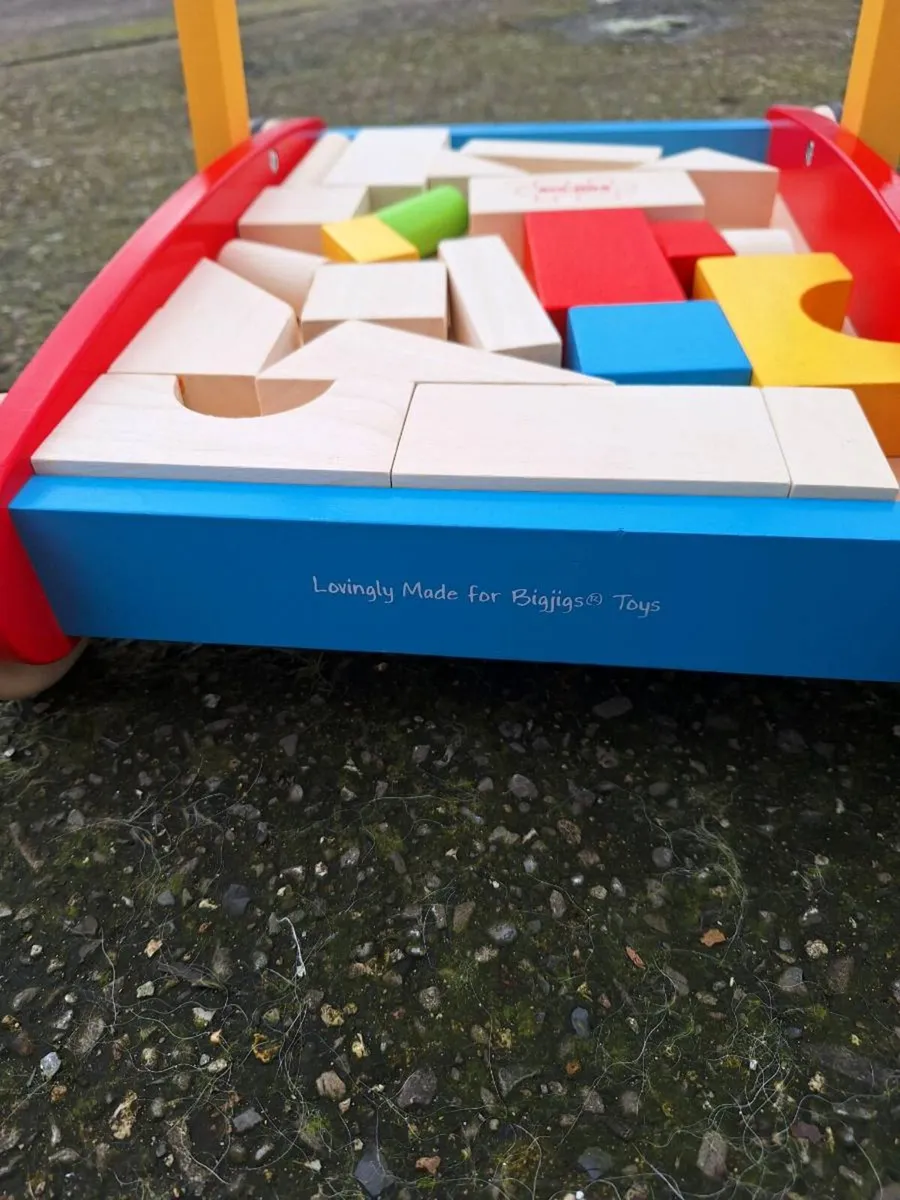 Bigjigs baby walker with wooden blocks - Image 3