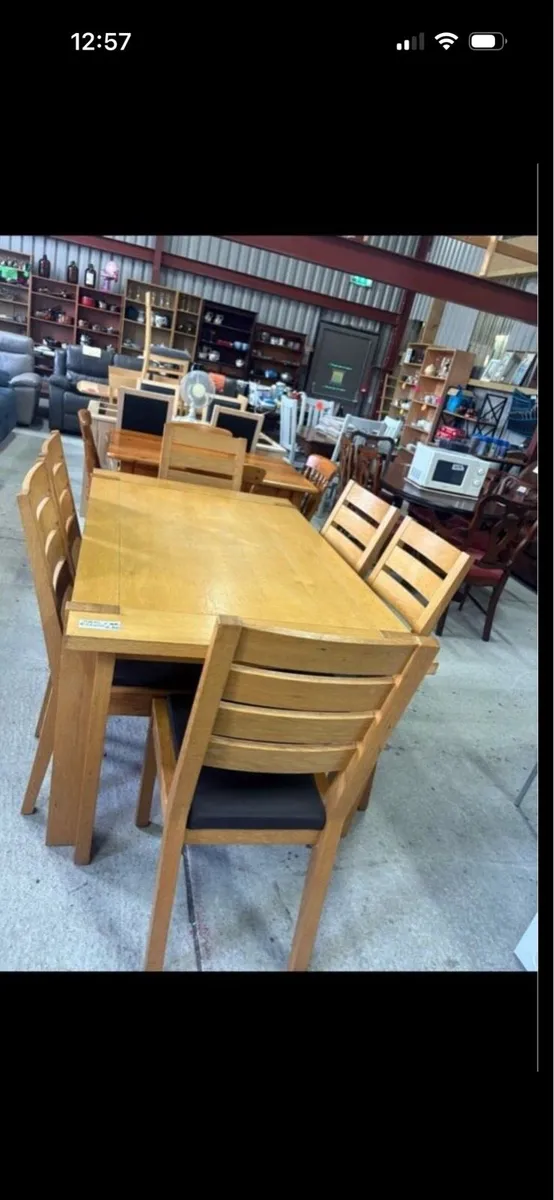 Oak table and 6 chairs - Image 1
