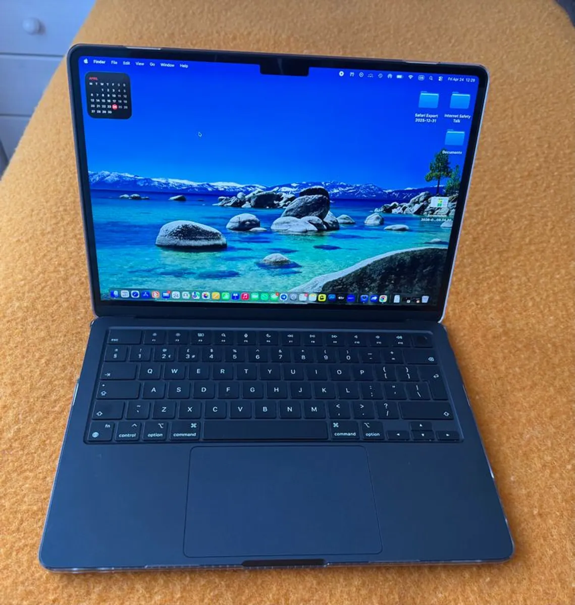 MacBook Air 13" with M3- 512GB - Image 1