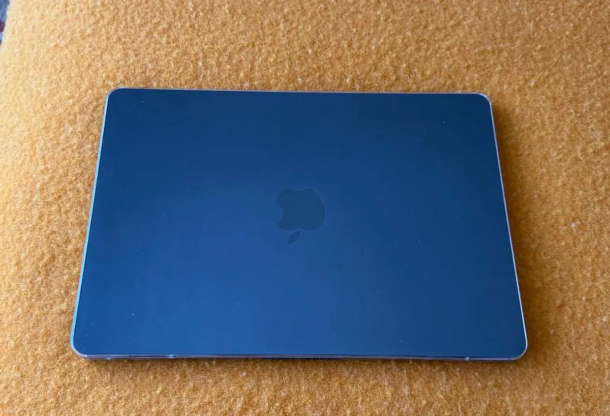 MacBook Air 13" with M3- 512GB - Image 2