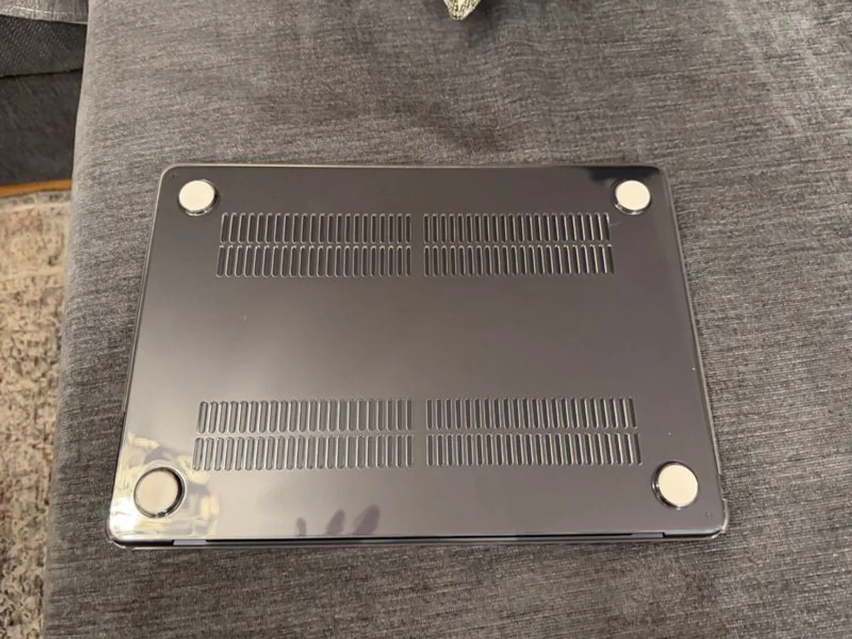 MacBook Air 13" with M3- 512GB - Image 3