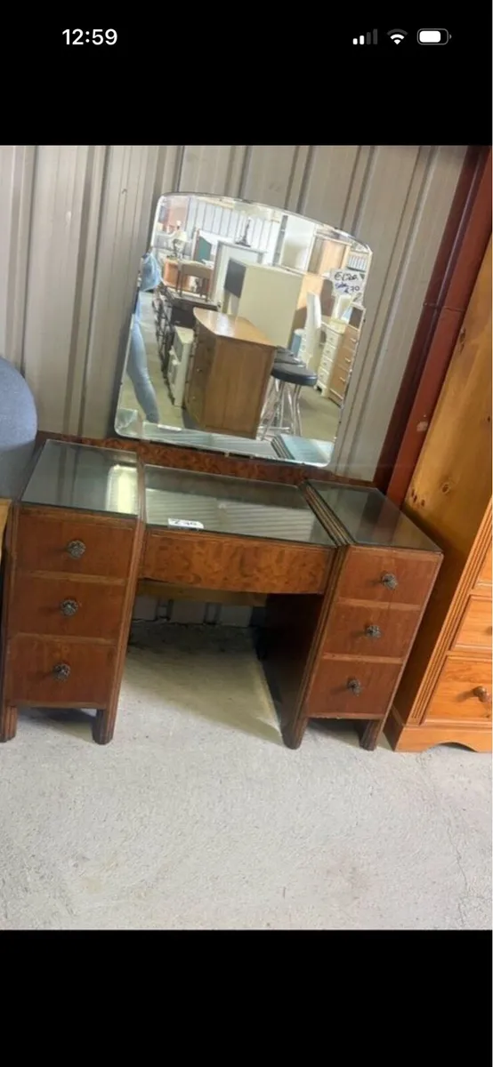 Dressing table - Image 1
