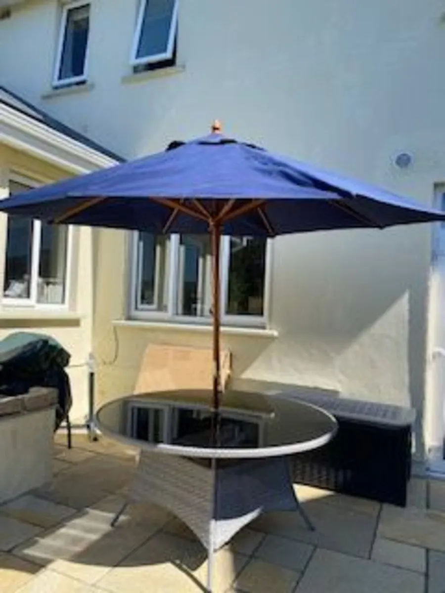 Patio table and chairs incl. shade - Image 2