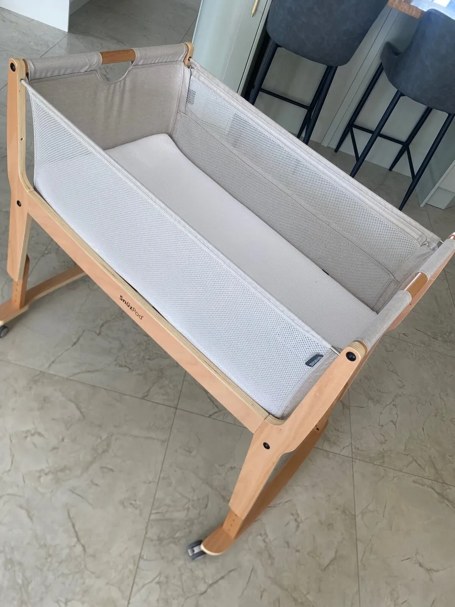 Baby snuz pod crib - Image 1