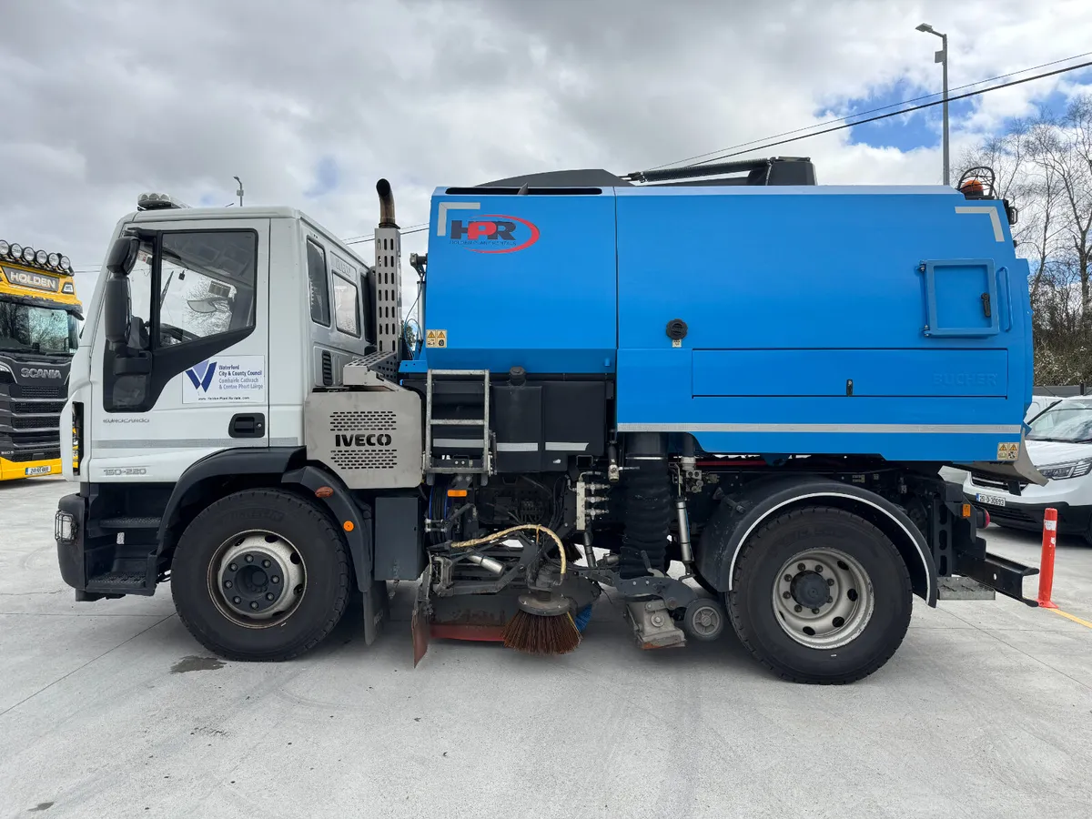 UNRESERVED 2021 IVECO 150-220 BUCHER SWEEPER - Image 2