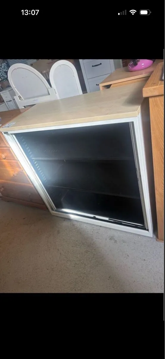 Office cabinet with key - Image 2