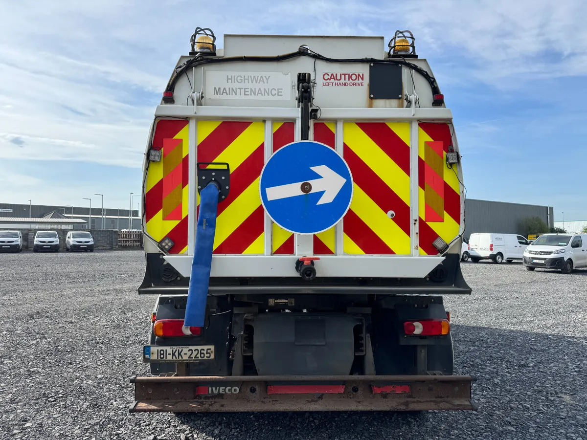 UNRESERVED 2018 IVECO 150-220 JOHNSTON VT651 SWEEP - Image 4