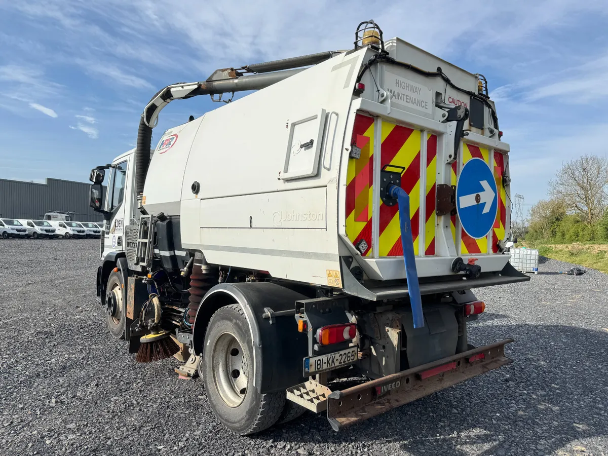 UNRESERVED 2018 IVECO 150-220 JOHNSTON VT651 SWEEP - Image 3