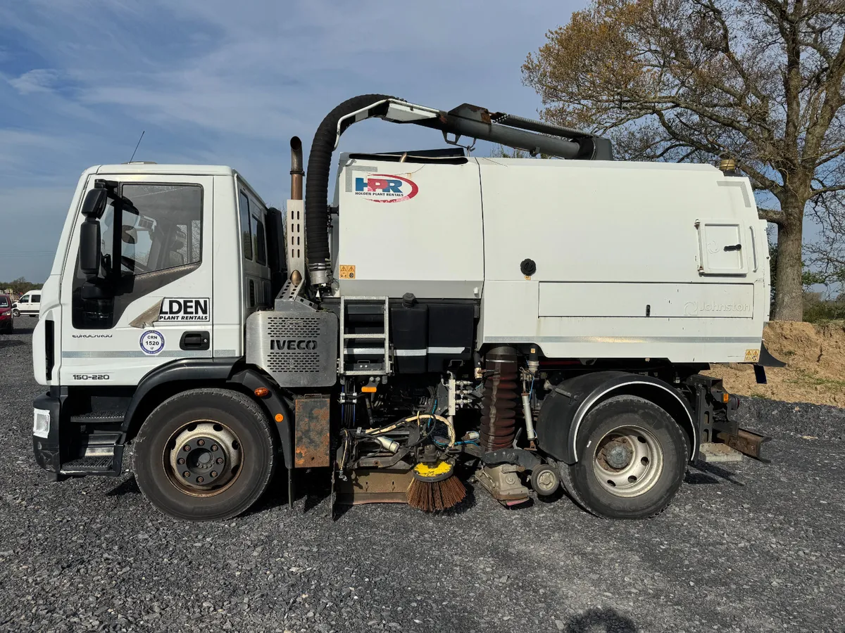 UNRESERVED 2018 IVECO 150-220 JOHNSTON VT651 SWEEP - Image 2