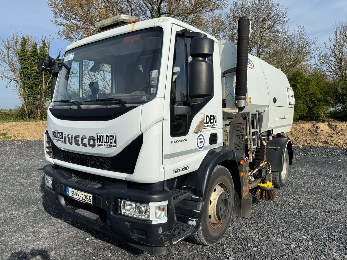 UNRESERVED 2018 IVECO 150-220 JOHNSTON VT651 SWEEP - Image 1