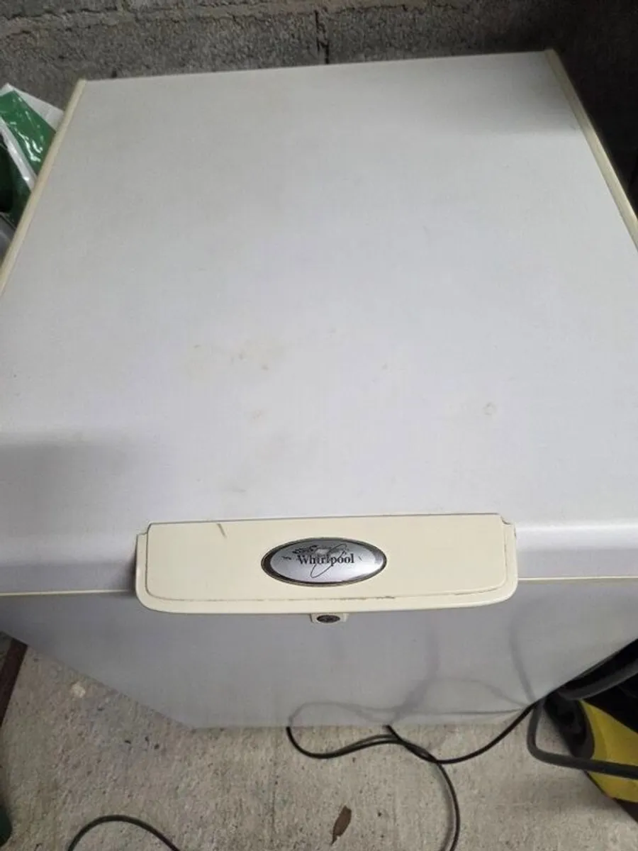 Whirlpool Chest Freezer - Image 2