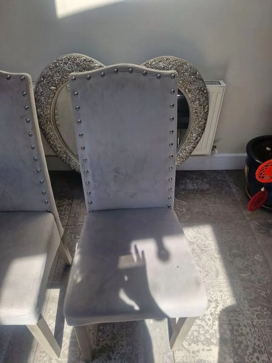 Kitchen table 4 chairs - Image 1