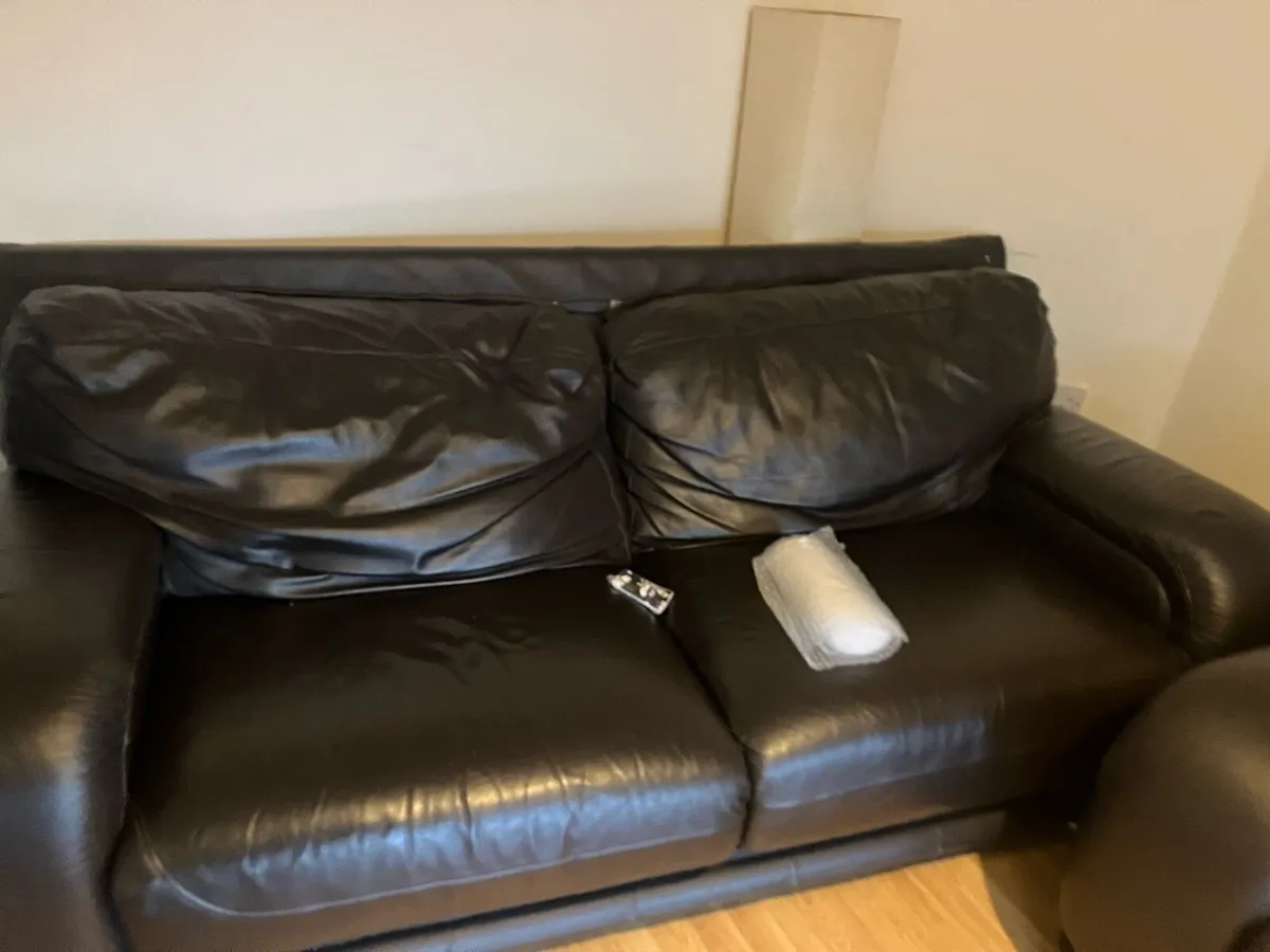 2 matching couches for sale - Image 2