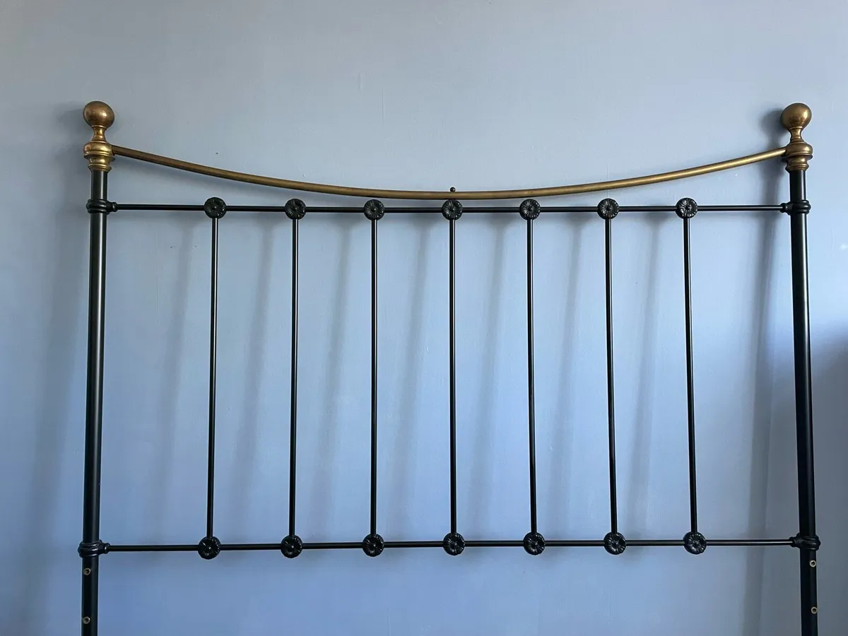 Antique style bedstead - Image 1