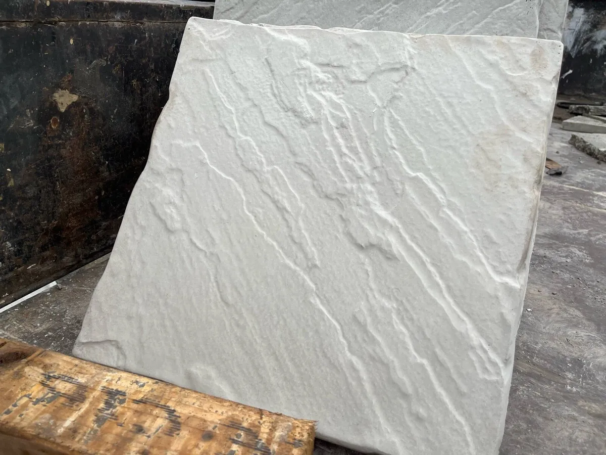 Riven concrete paver ridged edge 450mm sq - Image 3