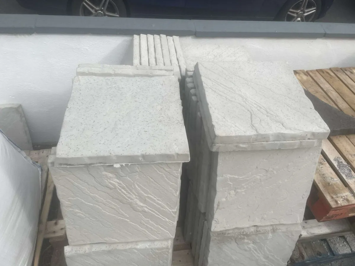 Riven concrete paver ridged edge 450mm sq - Image 2