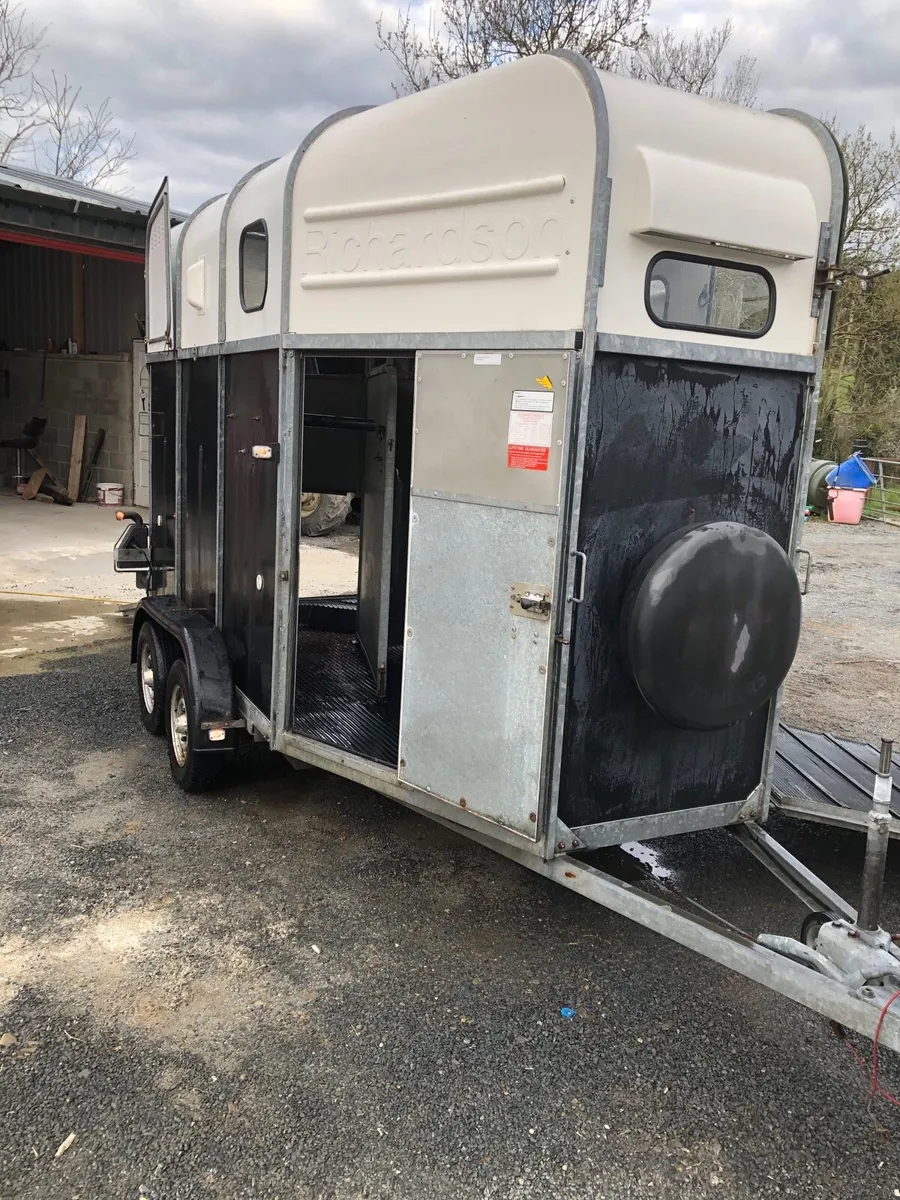 Horse Trailer - Image 2
