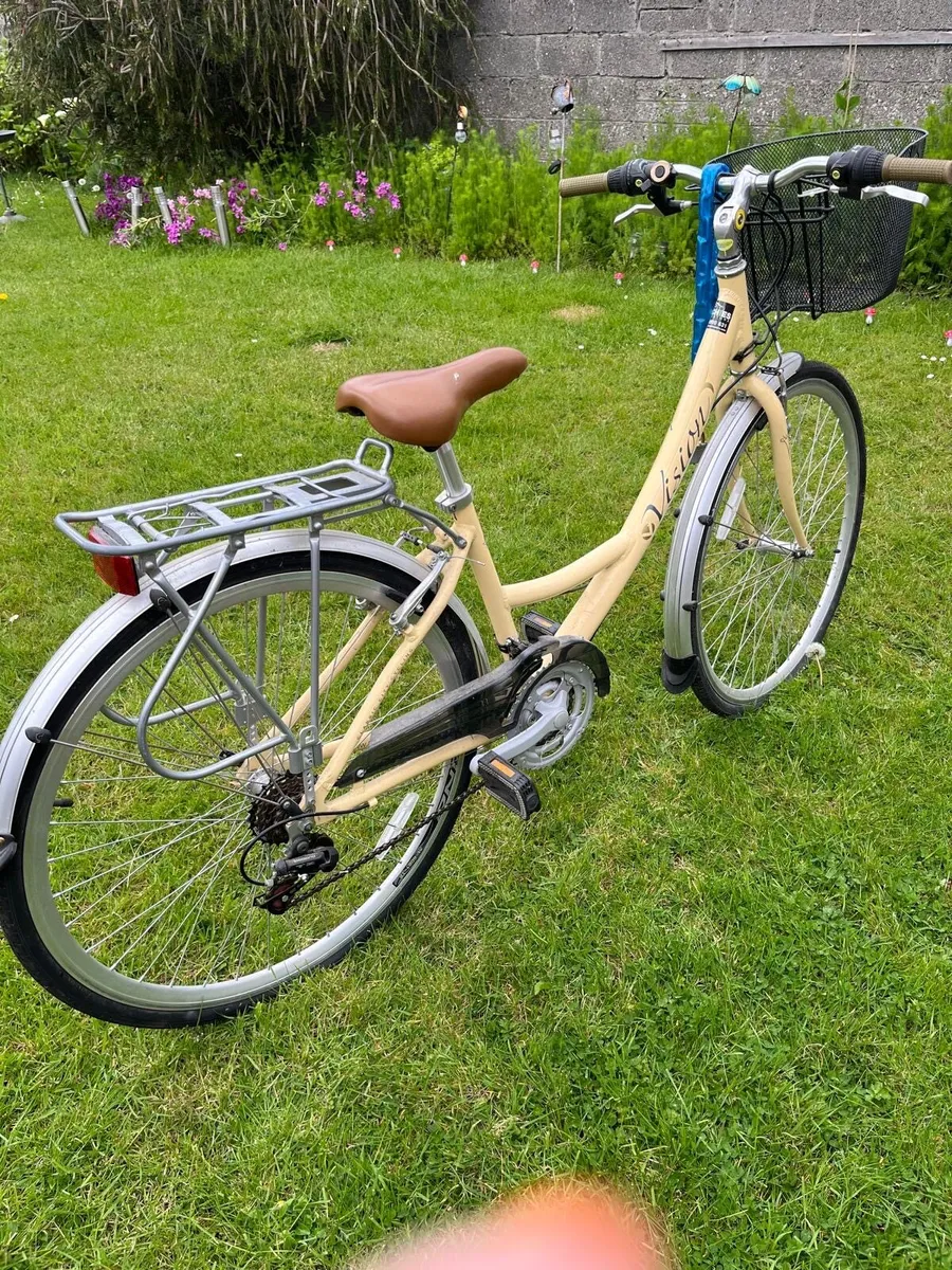 Ladies bicycle - Image 2