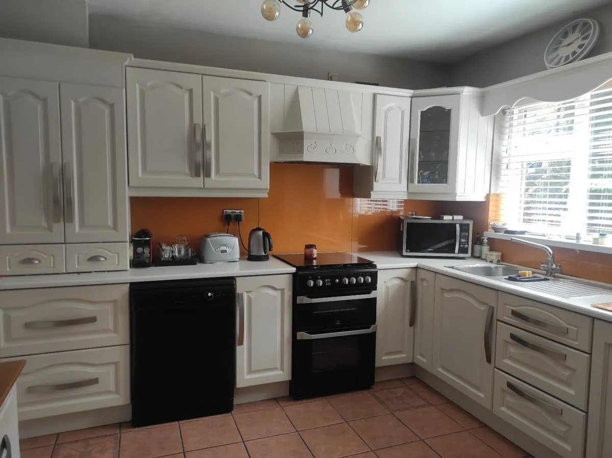 Kitchen units - Image 1