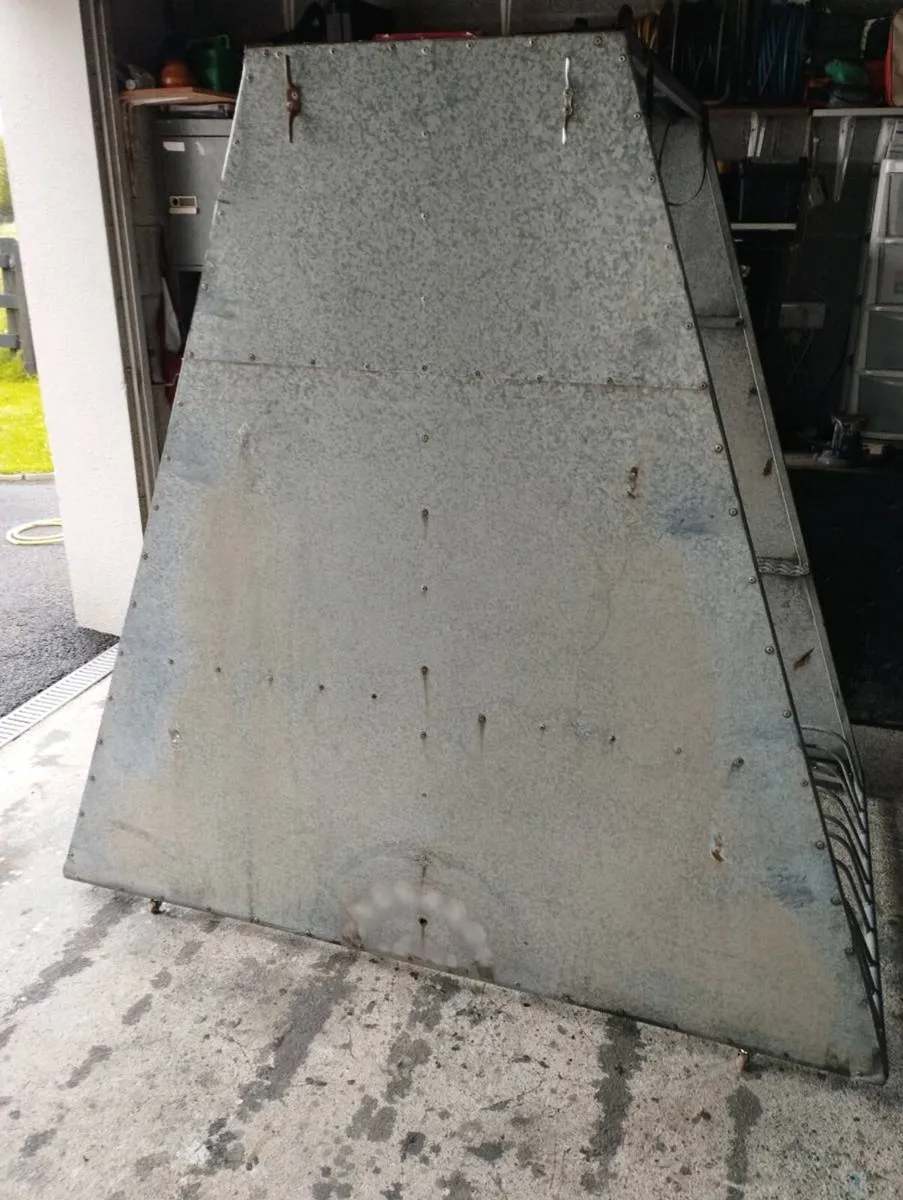 Bike shelter/Rack - Image 2