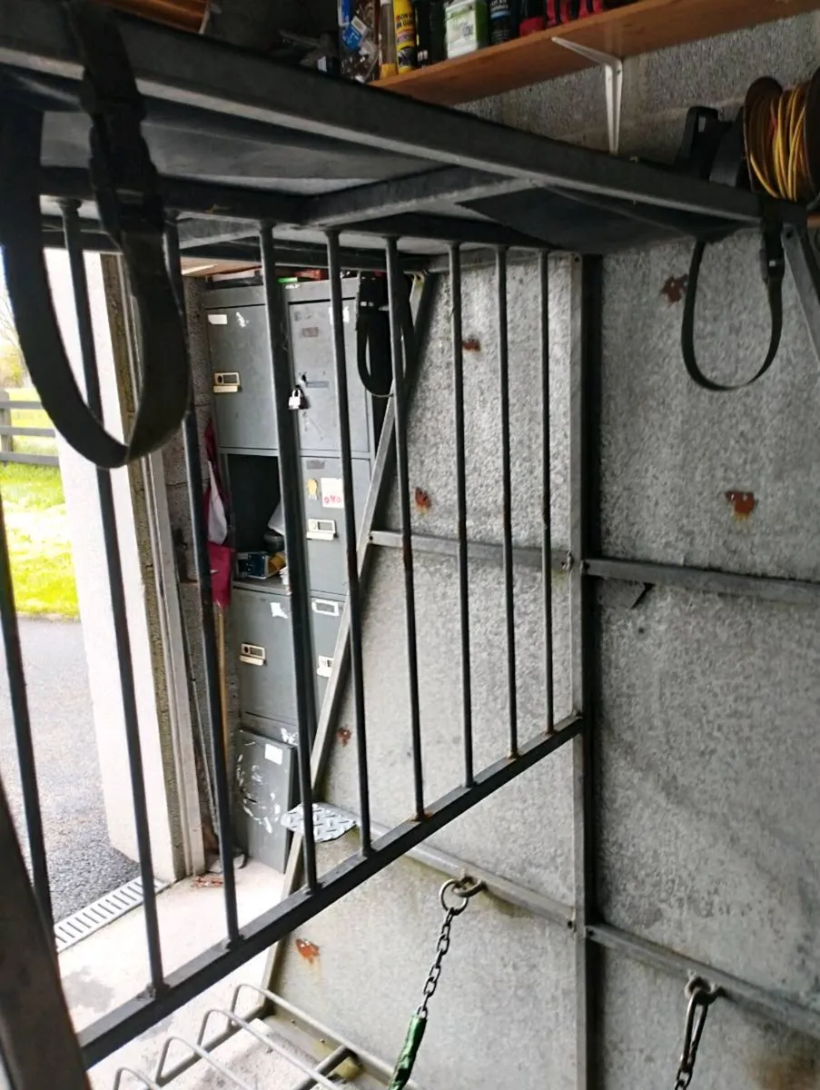 Bike shelter/Rack - Image 3