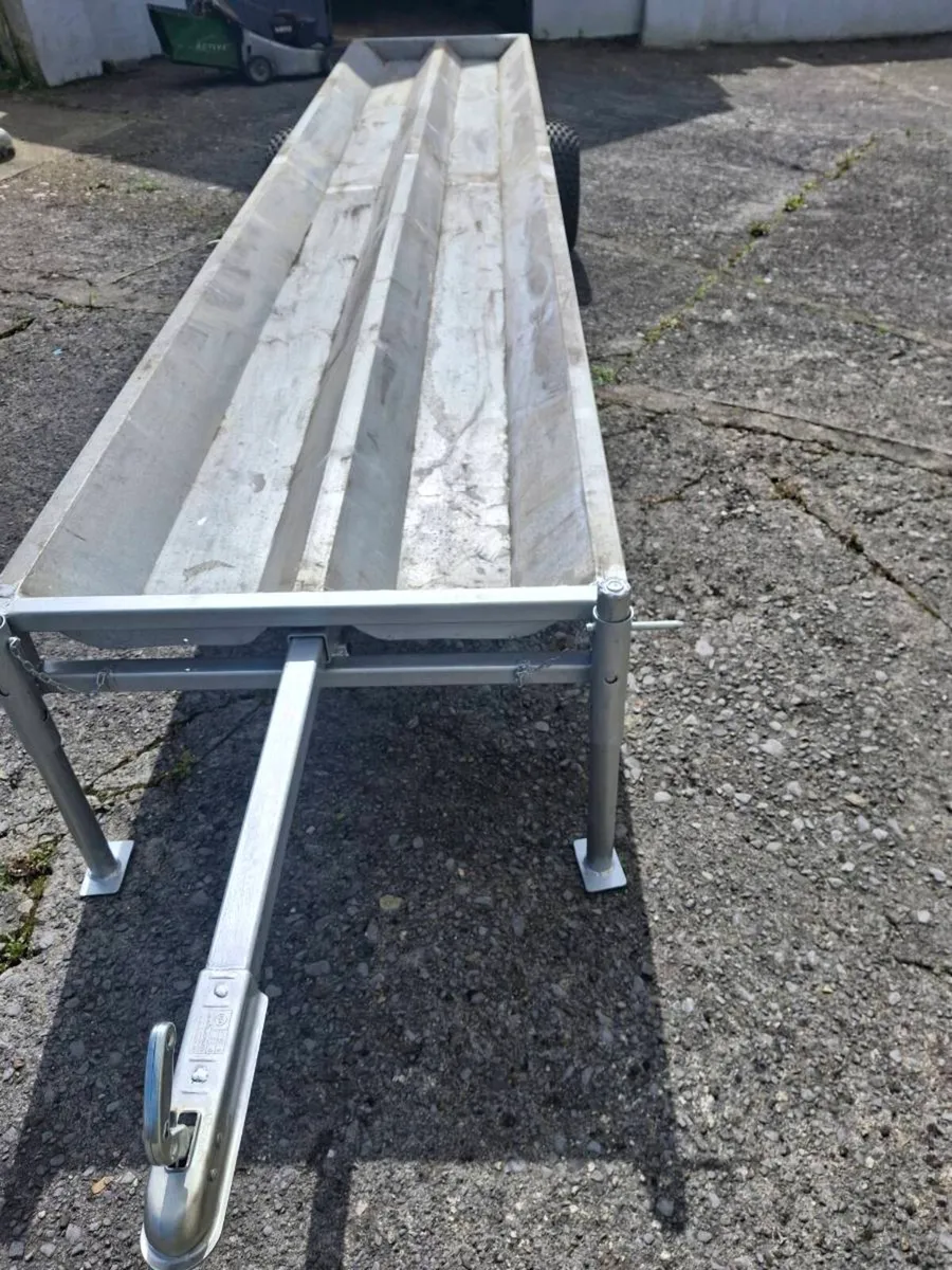Mobile trough - Image 1