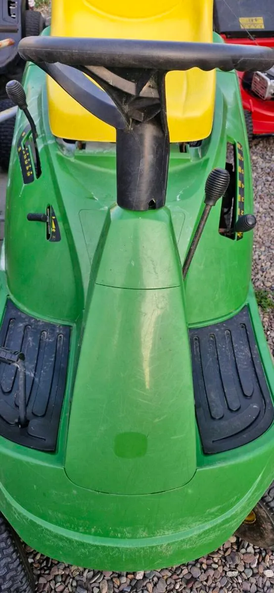 John derre mower - Image 1