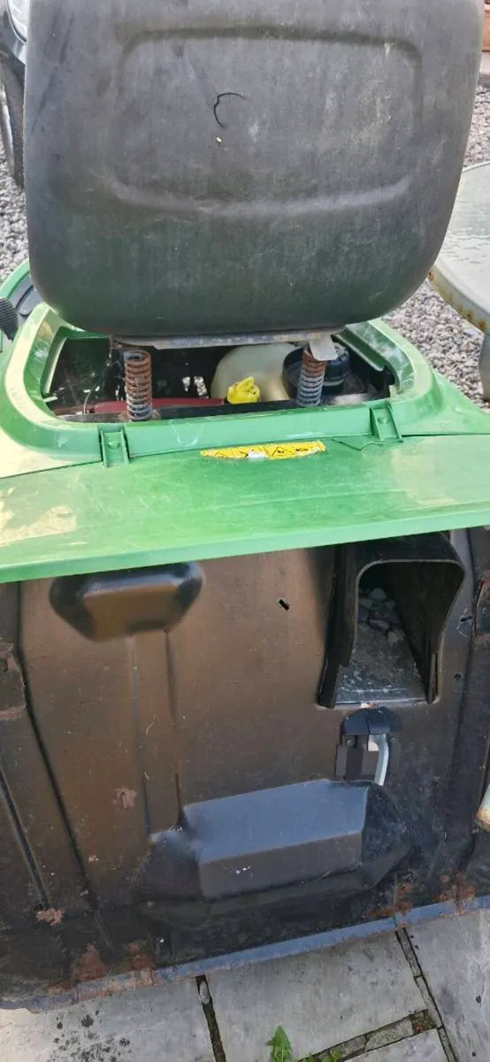 John derre mower - Image 4